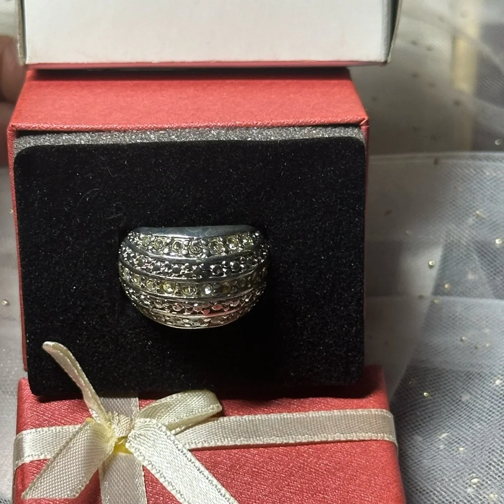 Avon Vintage Day to Night Silver tone Rhinestone Dome Ring - Picture 7 of 16